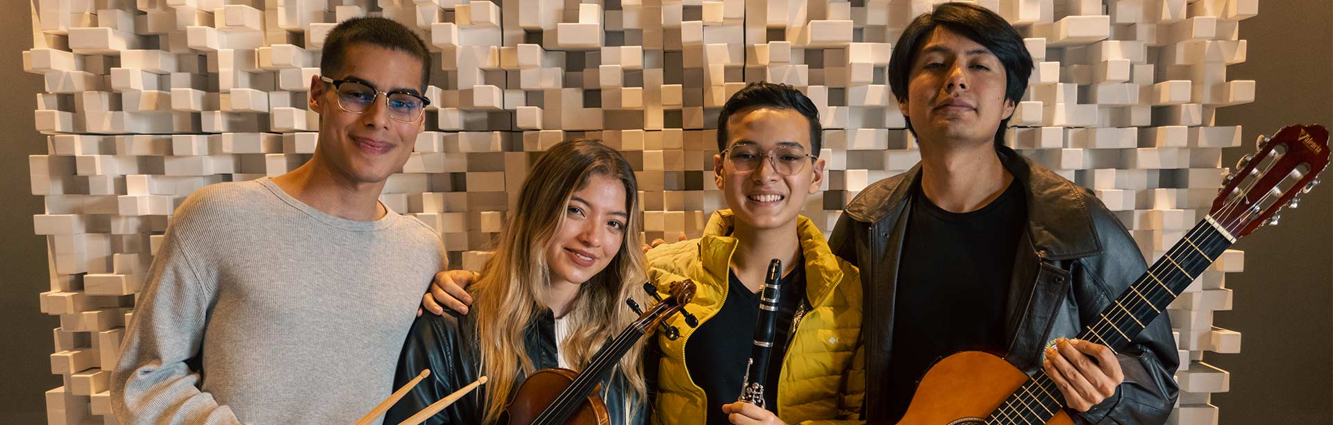 Banner de convocatoria de becas por talento de la Fundación EMMAT para jóvenes músicos